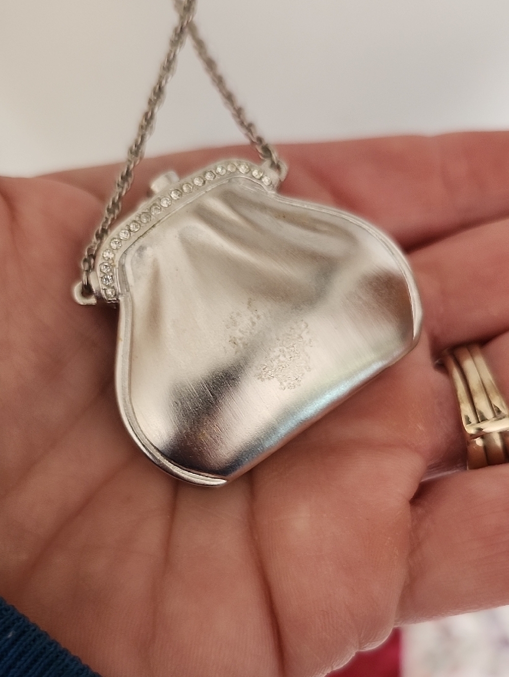 Vtg Estee Lauder Silver Tone Purse Pendant Necklace Solid Perfume Compact - Picture 6 of 16